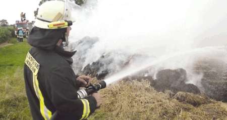 Feuerwehr Weinheim Strohballenbrand