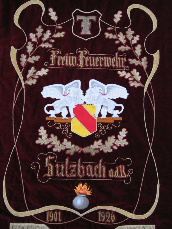 Feuerwehr Weinheim - Die Fahne erstrahlt in neuem Glanz