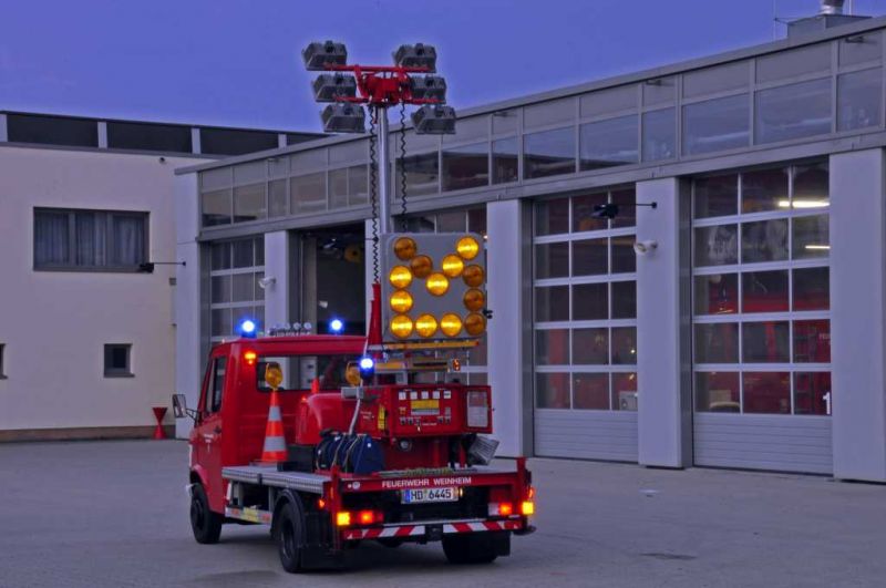 Feuerwehr Weinheim Gerätewagen Licht Verkehrswarntafel