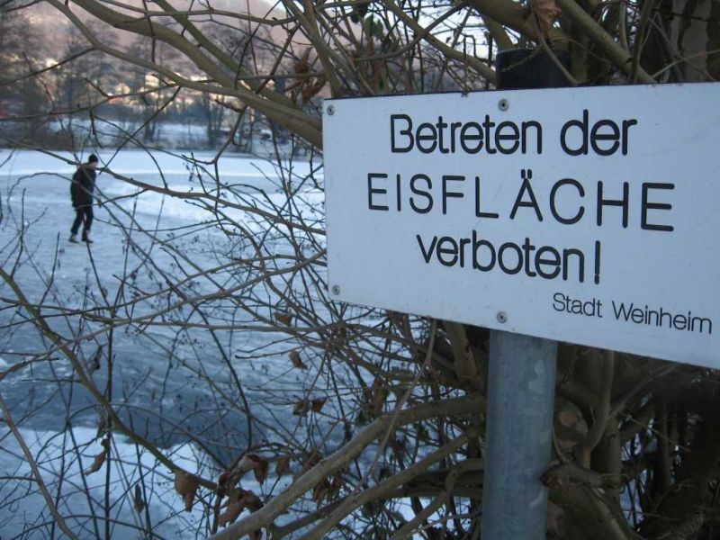 Feuerwehr Weinheim einbruchgefahr ins Eis