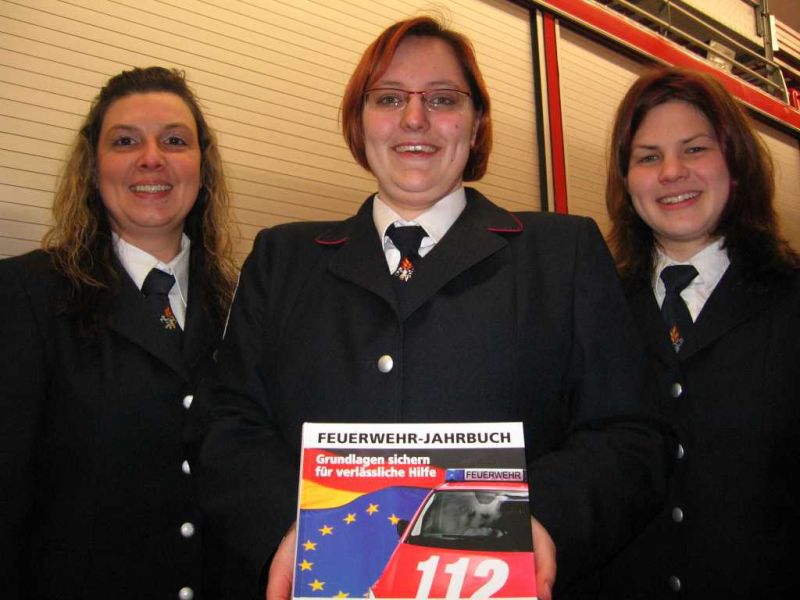 Feuerwehr Weinheim Jahrbuch Deutscher Feuerwehrverband Claudia Fath, Lydia Senitsch, Florentine Zimmermann