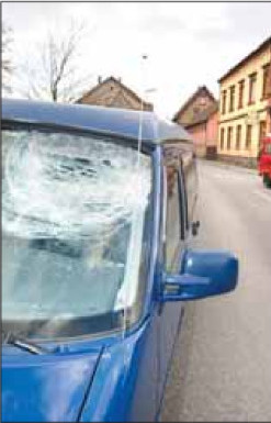 Sturmtief Xynthia zerstört Autoscheiben in Weinheim