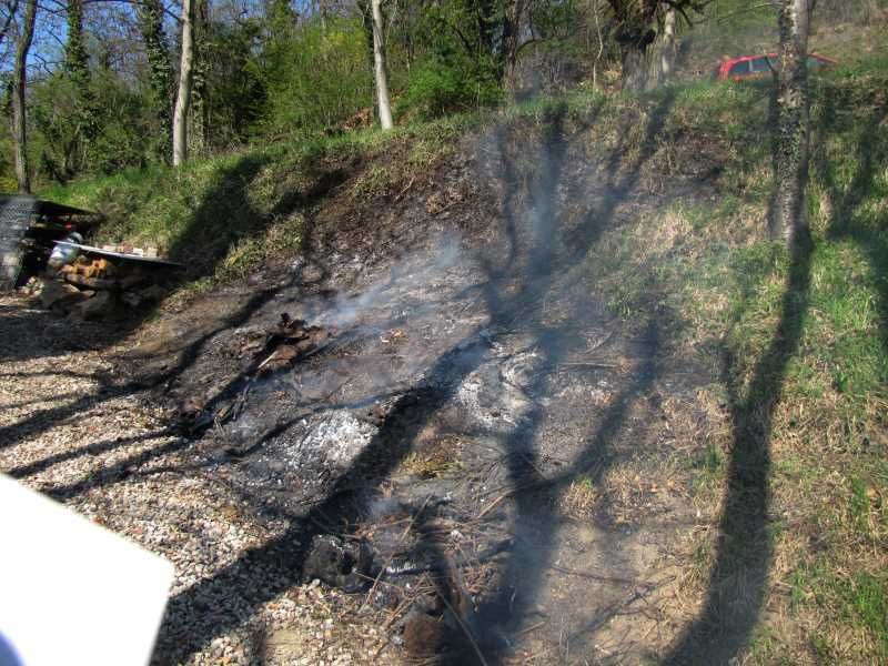 außer Kontrolle geratenes Gartenfeuer