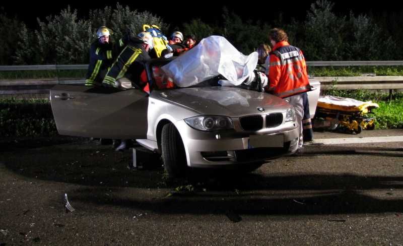 schwerer Verkehrsunfall auf der A5 kurz nach der Anschlusstelle Hemsbach