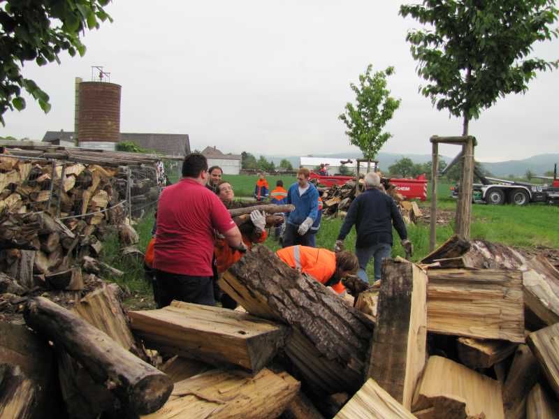 Aufbau für das Pfingstzeltlager 2010