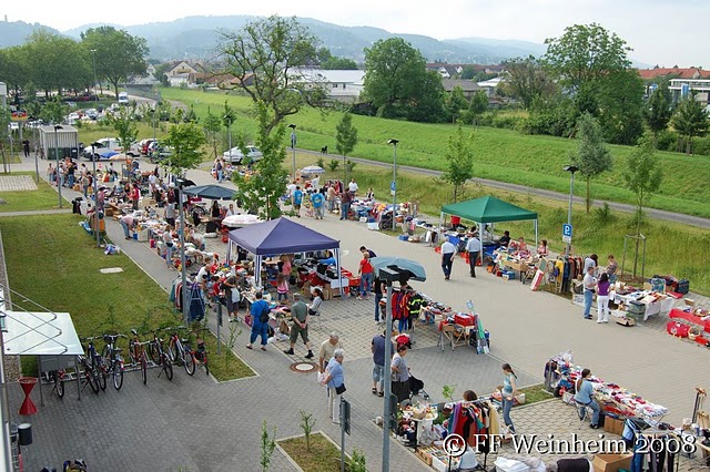 Flohmarkt am Feuerwehrzentrum Weinheim / Bild Archiv 2008