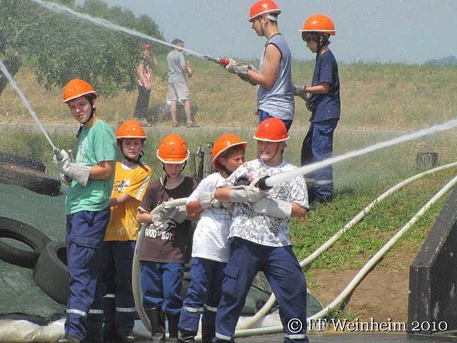 Jugendfeuerwehr Übung aller Abteilungen auf der Weidsiedlung