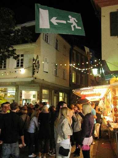 Fluchtweg Banner neu auf der Kerwe in Weinheim