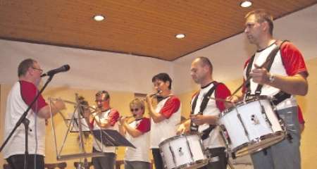 Spielmannszug Sulzbach bei der Kerweeröffnung in Lützelsachsen