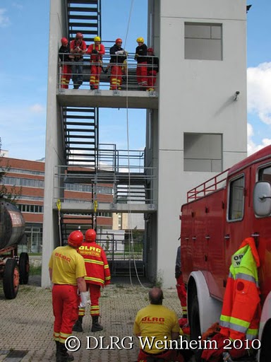 DLRG Weinheim bildet Stömungsretter im Feuerwehrzentrum aus