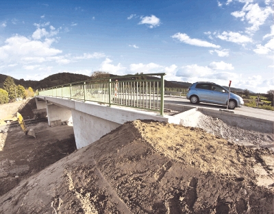 Neue Dammwegbrücke verbindet wieder Sulzbach und Sulzbach West