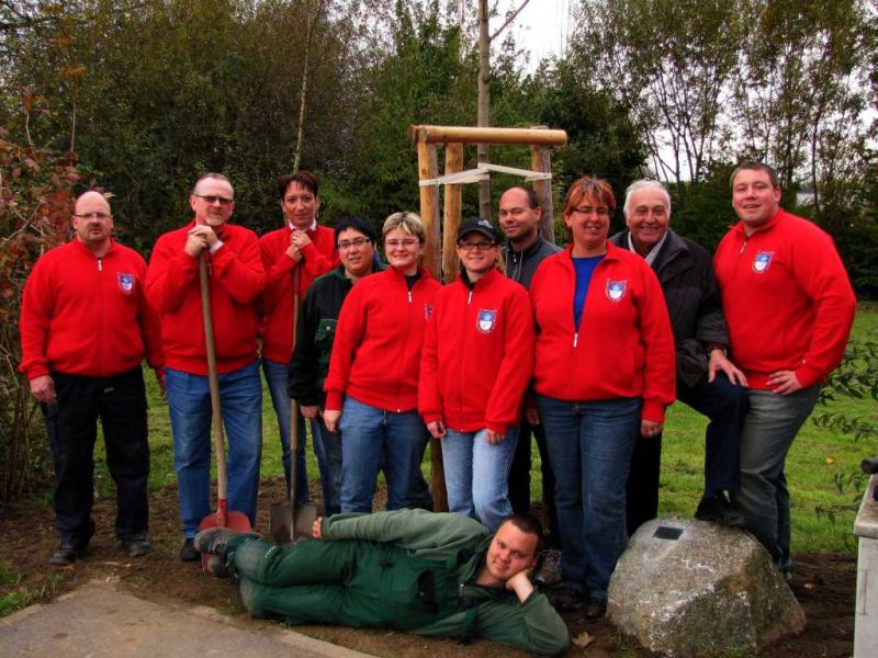 Spielmannszug stiftet Baum