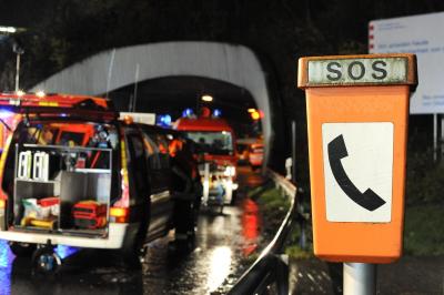 Feuerwehr vor dem Ostportal des Saukopftunnels