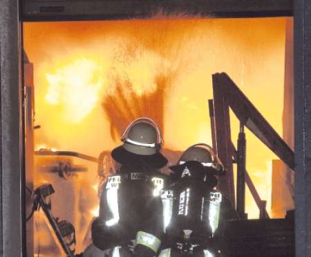 Feuer in Autowerkstatt