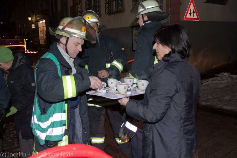 Feuerwehr wird mit Kaffee versorgt