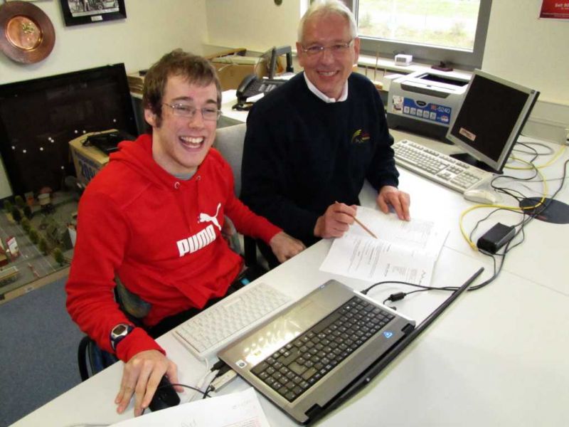 David Bylitza und Stadtbrandmeister Reinhold Albrecht bei der Arbeitseinteilung