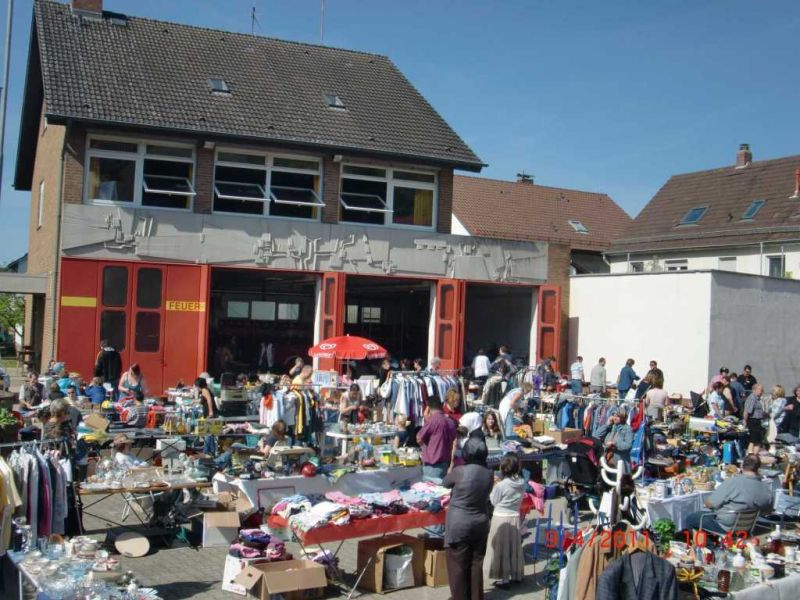 Flohmarkt vor dem Feuerwehrgerätehaus Sulzbach