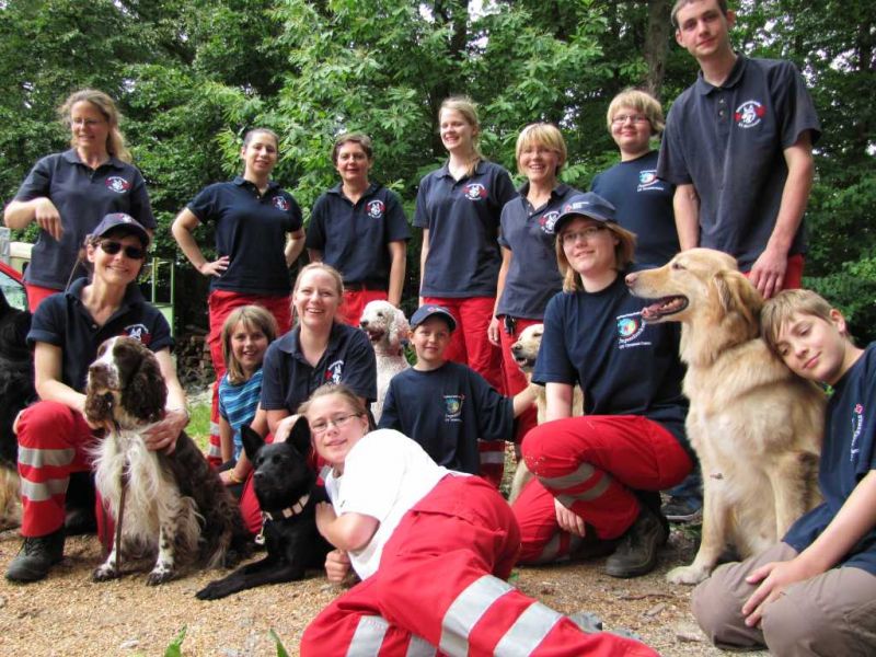 Rettungshundestaffel besucht das Zeltlager in Oberflockenbach