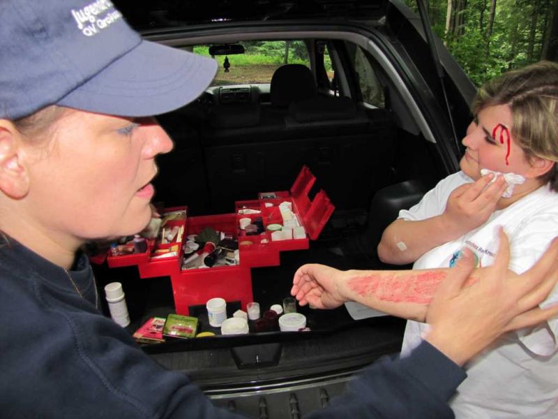 Wunden werden geschminkt