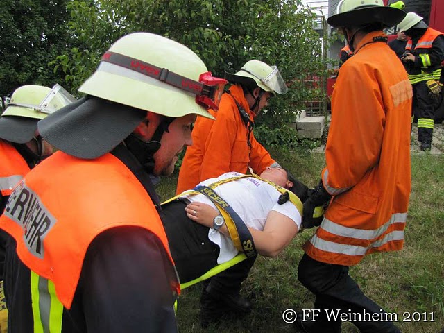 Verletzte werden abtransportiert