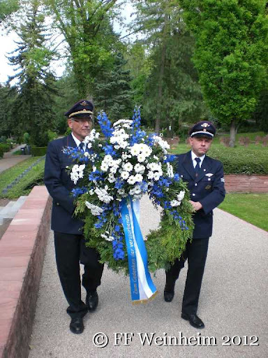 Totenehrung auf dem Weinheimer Friedhof und Fahnenweihe