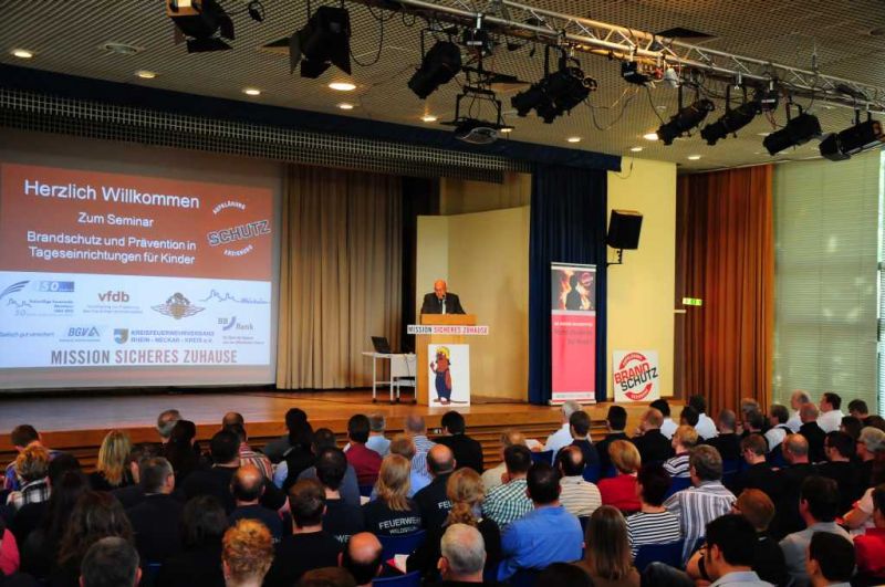 Oberbürgermeister Heiner Bernhard eröffnet Fachtagung