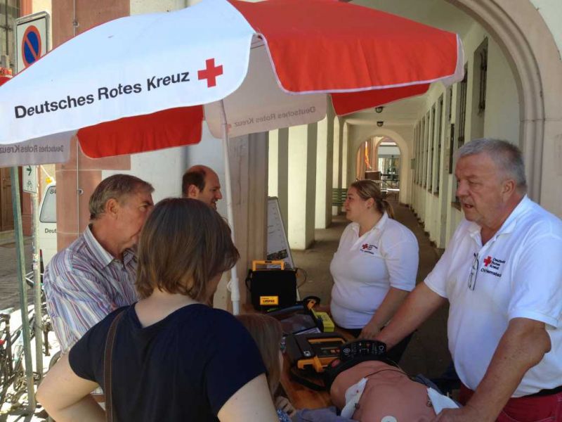 Das Deutsche Rote Kreuz Weinheim informierte am Alten Rathaus