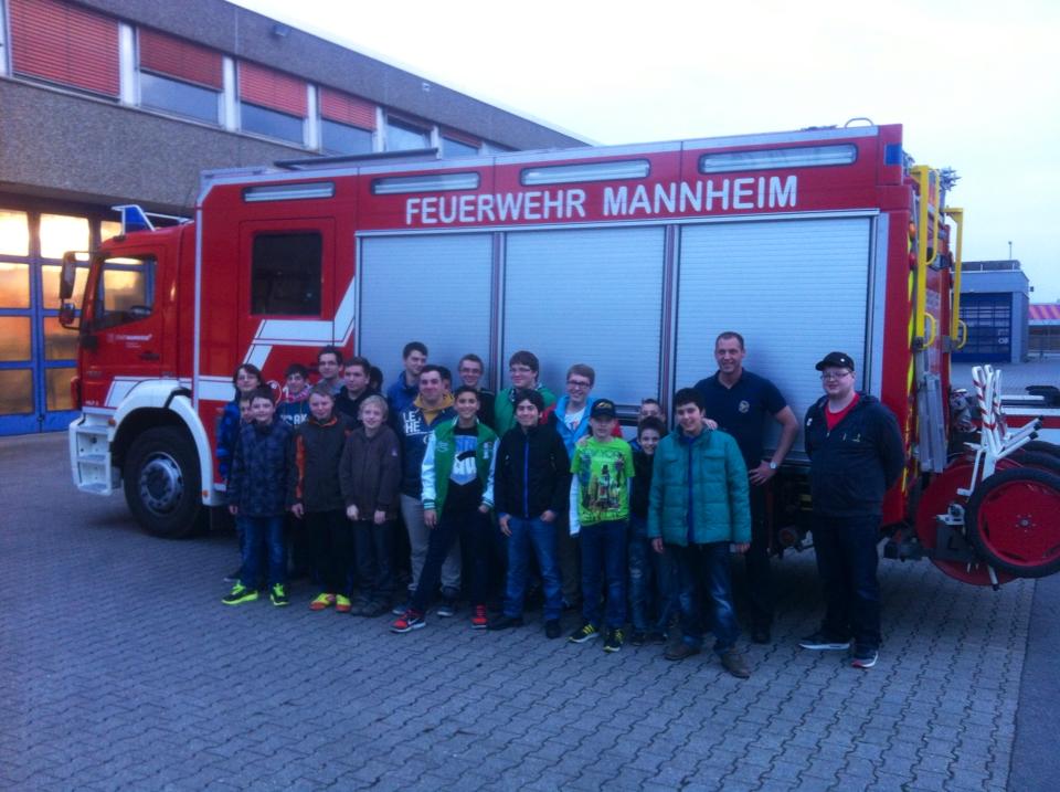 Feuerwehrnachwuchs besucht die Berufsfeuerwehr Mannheim