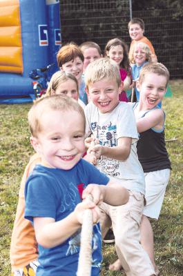  Kinderspielfest: Ortschaftsrat und Feuerwehr bieten Spaß und Abkühlung