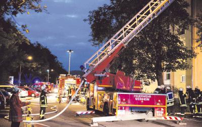 Brand in Breslauer Straße: 52-Jähriger rettet sich auf Balko