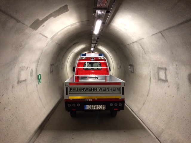 Weinheimer Brandschützer stellen Rettungstunnelfahrzeug in den Dienst