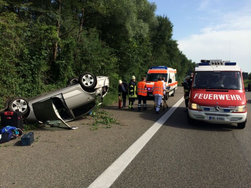 Fahrzeug auf der A5 bei Weinheim überschlagen