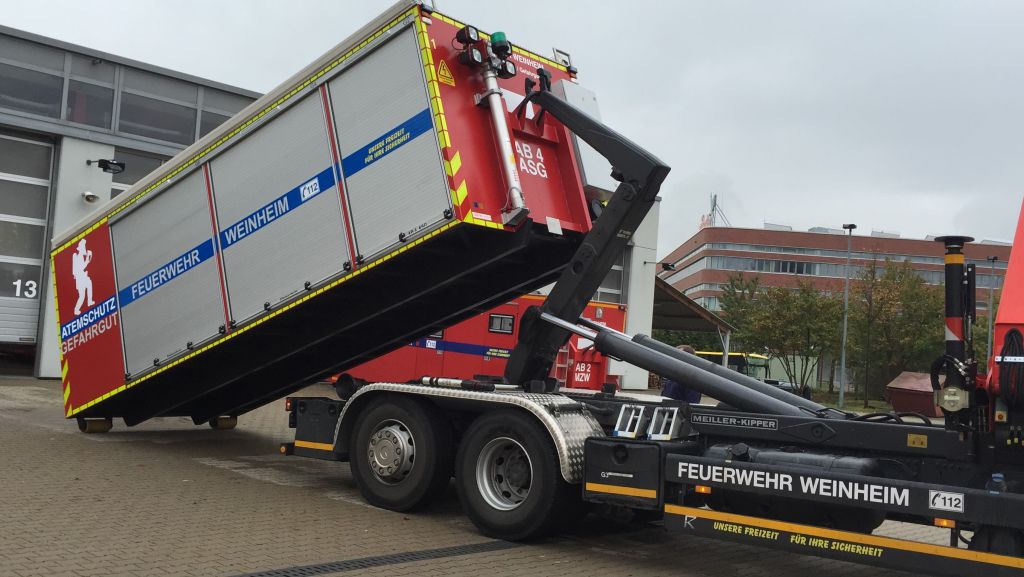 Neuer Abrollbehälter ergänzt Einsatzmittelsystem der Feuerwehr Weinheim